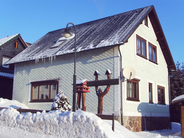 Winteransicht vom Haus